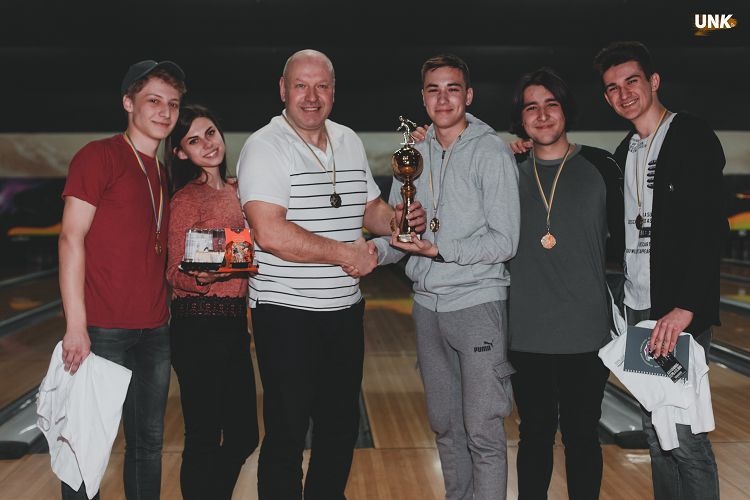 The Bowling Dean's Cup of the School of Medicine