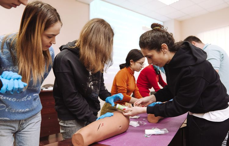 Training "Emergencies: provision of first aid at the scene of events"