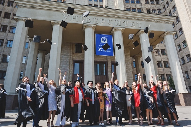 Congratulations to graduates of the School of Medicine with getting diplomas!