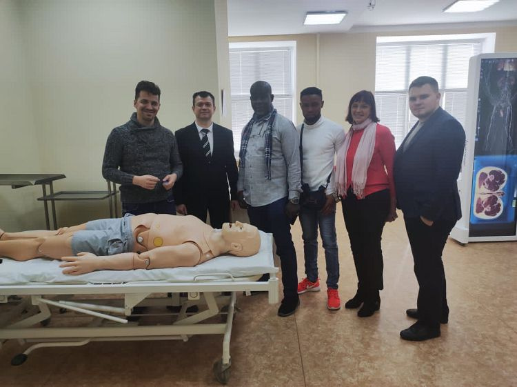 Working visit to the School of Medicine of a delegation from Nigeria