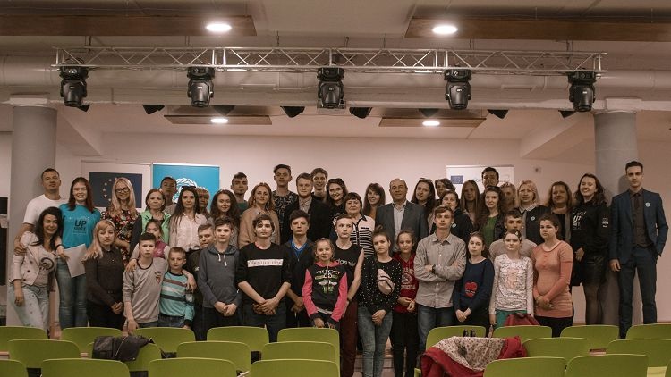 Teachers and students of the School of Medicine - the organizers of the forum "Vaccination - a step towards protection"