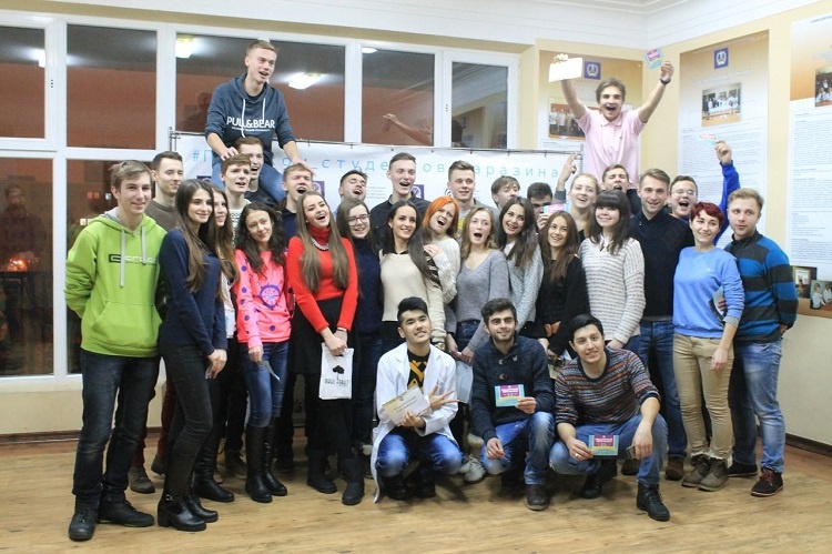 Students of the School of Medicine - the organizers and participants of the game "Medical quest"