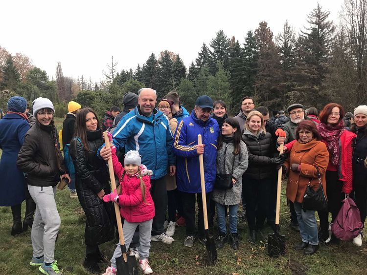 Students and teachers of the Faculty of Medicine took part in the planting of 215 trees in Kharkiv